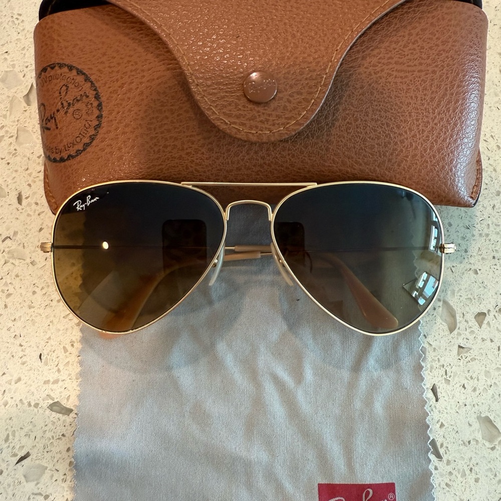 Ray-Ban Classic Gold Aviator Sunglasses